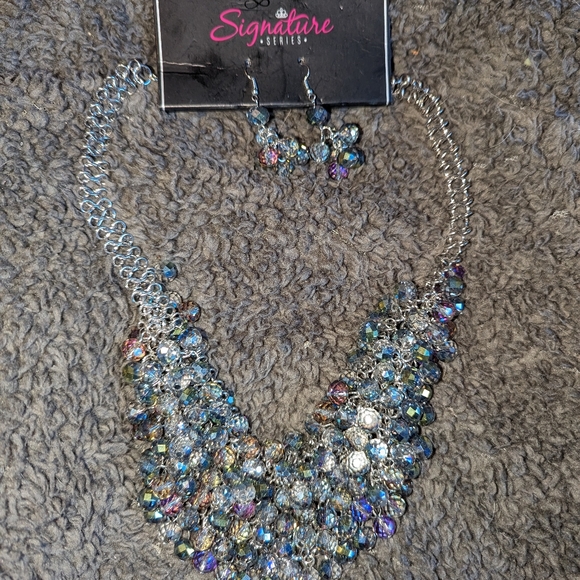 paparazzi Jewelry - Paparazzi Zi signature collection statement necklace and earrings set